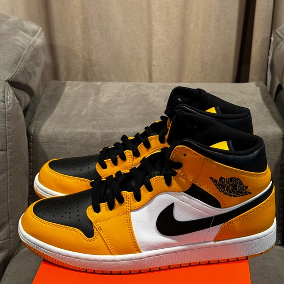 Jordan 1 Mid - Picture 5 of 9